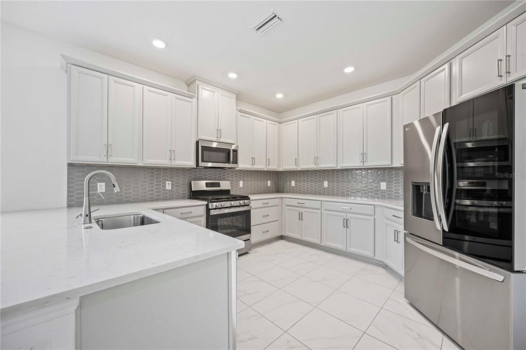 Active With Contract: $610,000 (4 beds, 3 baths, 2931 Square Feet)