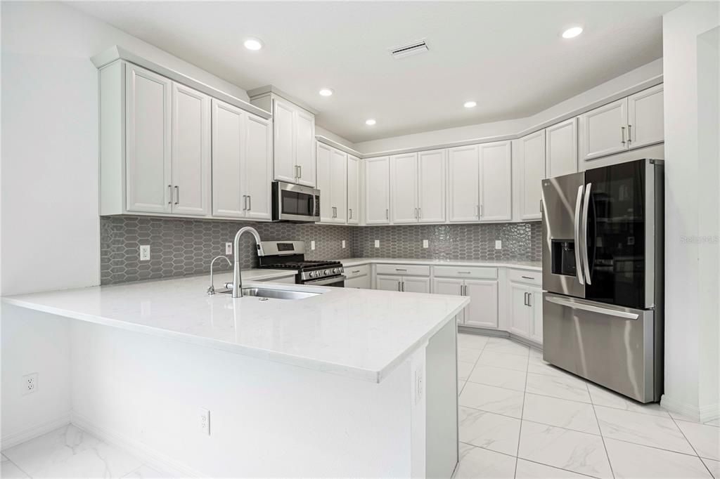 Active With Contract: $610,000 (4 beds, 3 baths, 2931 Square Feet)