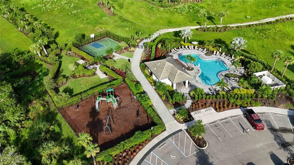 Active With Contract: $610,000 (4 beds, 3 baths, 2931 Square Feet)