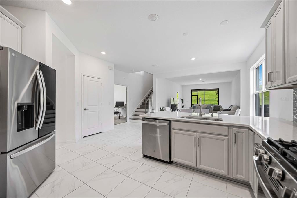 Active With Contract: $610,000 (4 beds, 3 baths, 2931 Square Feet)