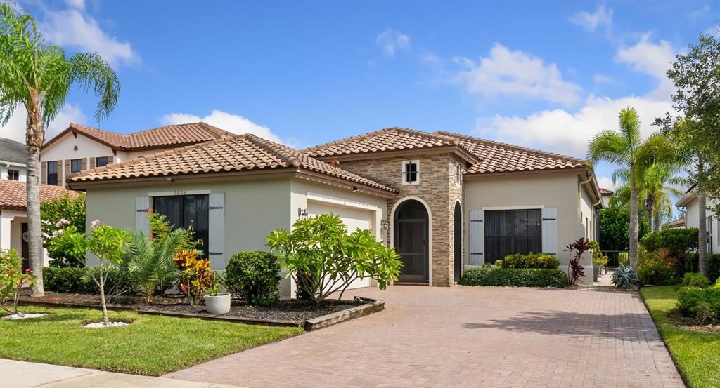 Recently Sold: $599,000 (3 beds, 3 baths, 2338 Square Feet)