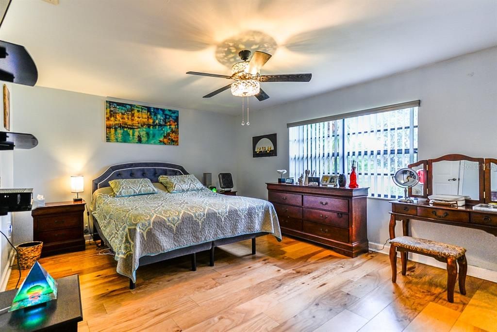 На продажу: $199,999 (2 спален, 2 ванн, 1579 Квадратных фут)