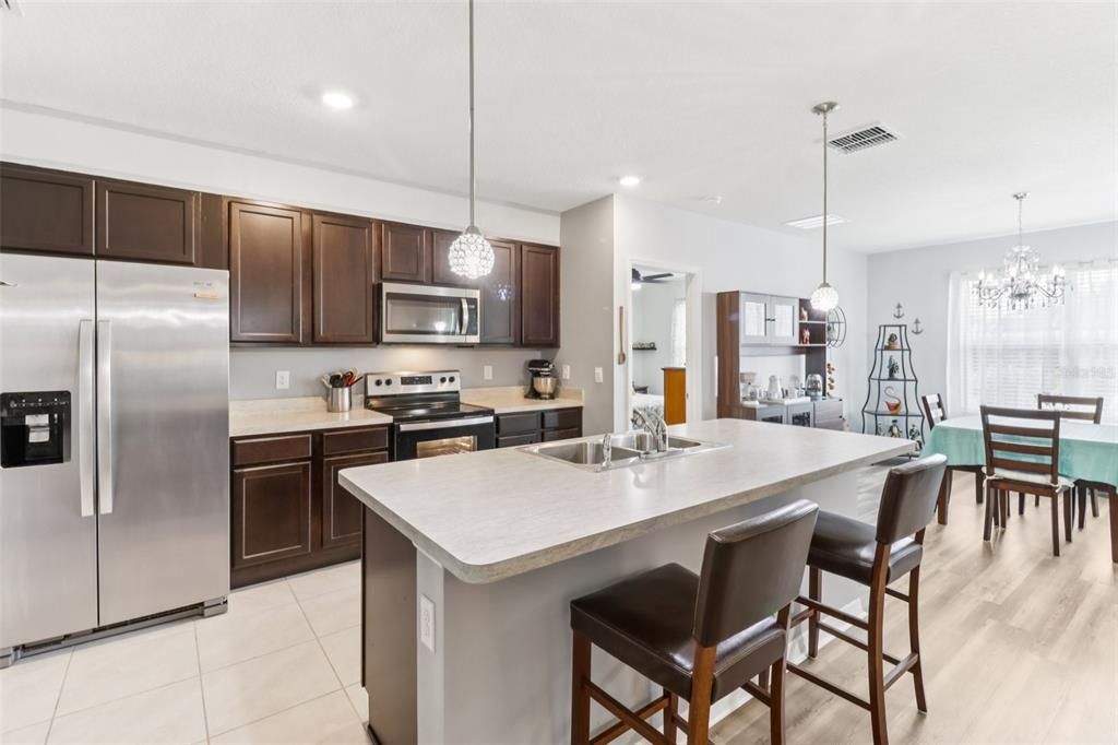 For Sale: $357,900 (3 beds, 2 baths, 1672 Square Feet)