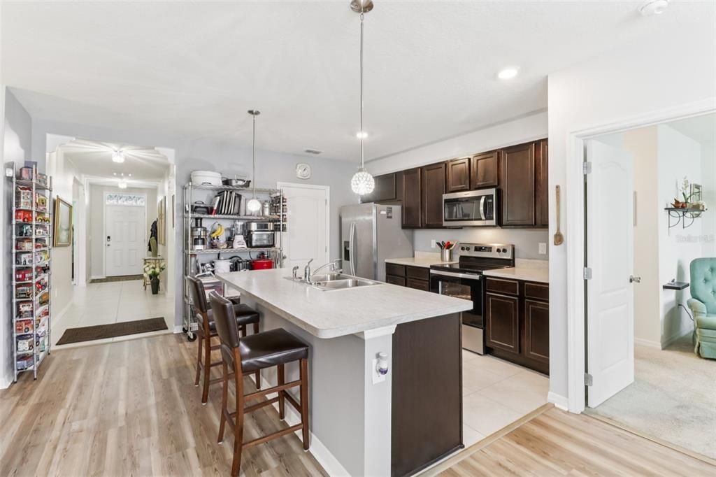 For Sale: $357,900 (3 beds, 2 baths, 1672 Square Feet)