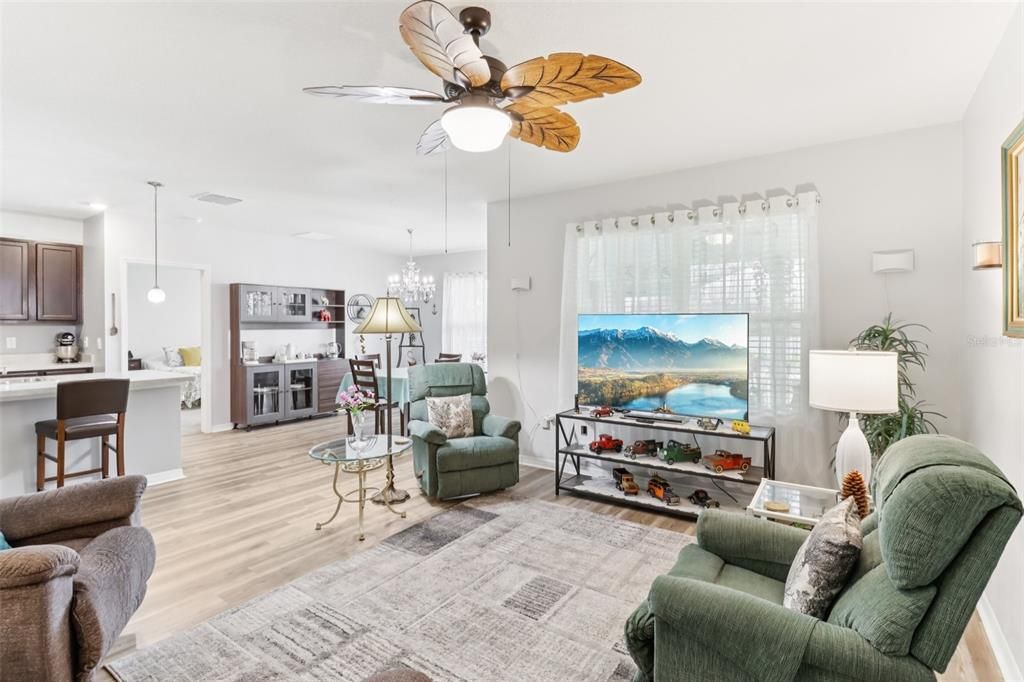 For Sale: $357,900 (3 beds, 2 baths, 1672 Square Feet)