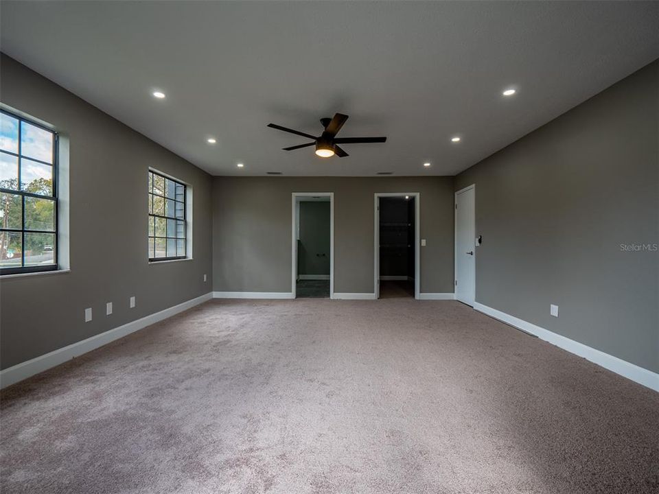 合同活跃: $5,000 (4 贝兹, 2 浴室, 2704 平方英尺)