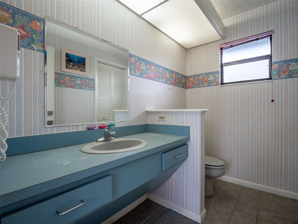 合同活跃: $5,000 (4 贝兹, 2 浴室, 2704 平方英尺)