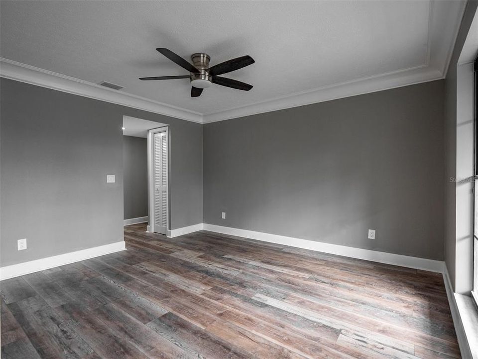 合同活跃: $5,000 (4 贝兹, 2 浴室, 2704 平方英尺)