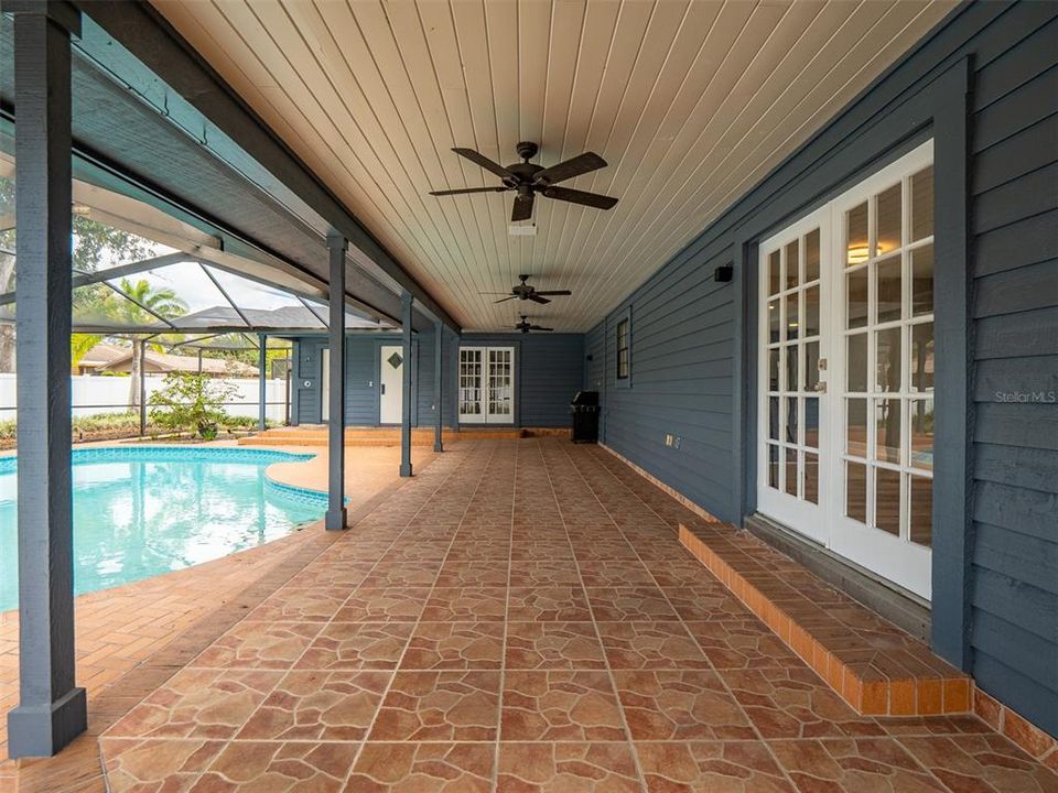 合同活跃: $5,000 (4 贝兹, 2 浴室, 2704 平方英尺)