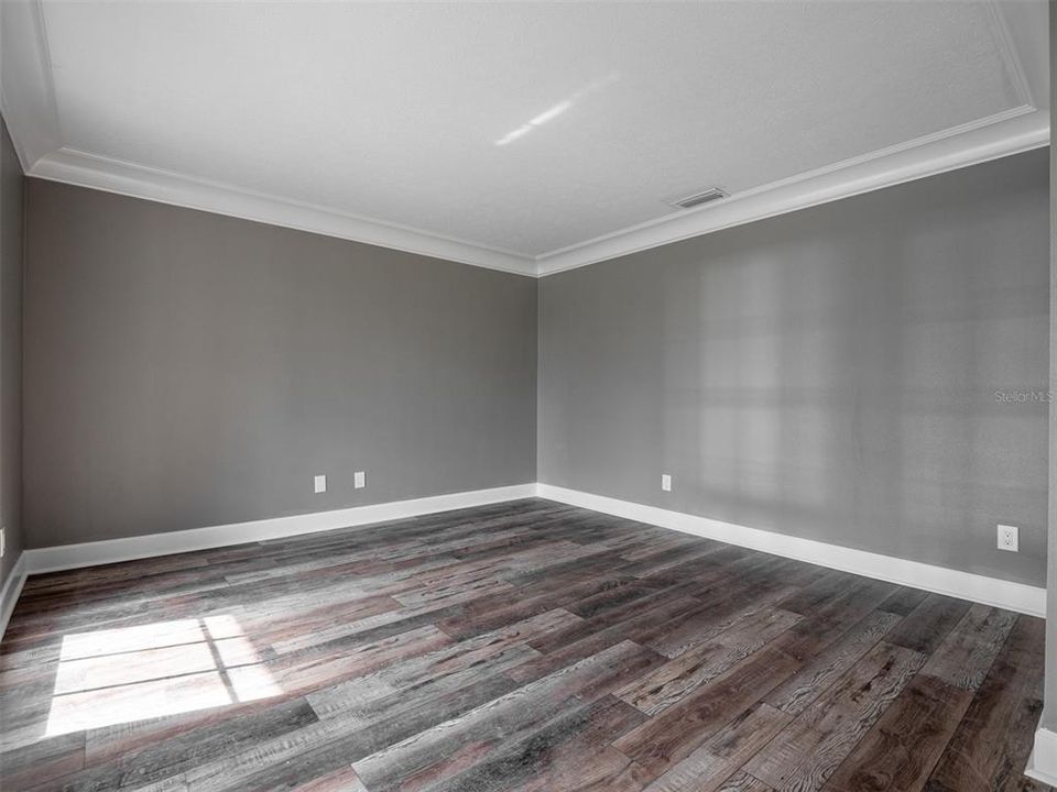 合同活跃: $5,000 (4 贝兹, 2 浴室, 2704 平方英尺)