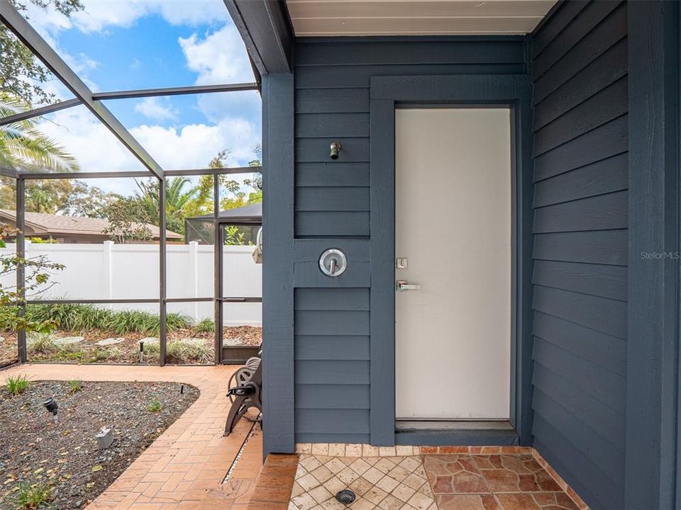 合同活跃: $5,000 (4 贝兹, 2 浴室, 2704 平方英尺)