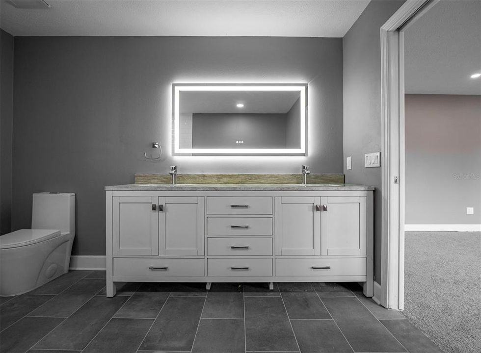 合同活跃: $5,000 (4 贝兹, 2 浴室, 2704 平方英尺)