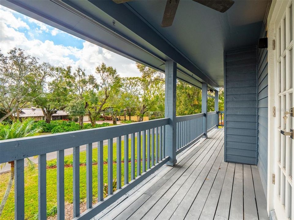 合同活跃: $5,000 (4 贝兹, 2 浴室, 2704 平方英尺)