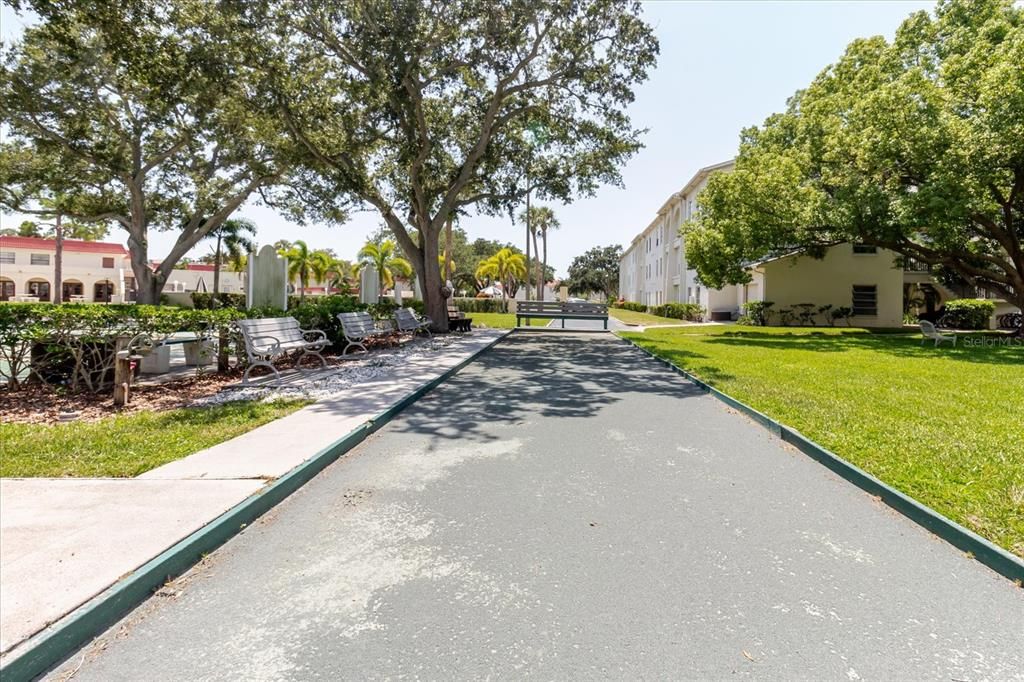 Active With Contract: $185,000 (2 beds, 1 baths, 930 Square Feet)