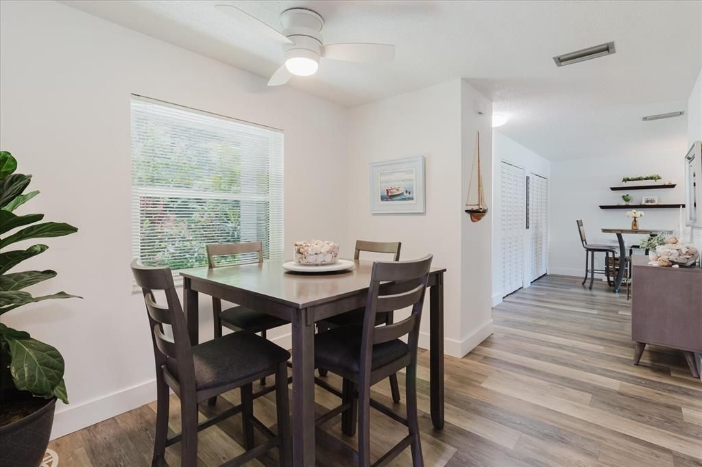 Active With Contract: $185,000 (2 beds, 1 baths, 930 Square Feet)