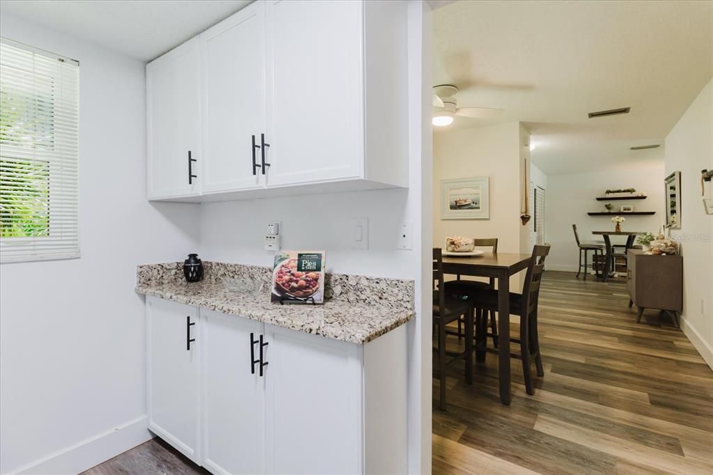Active With Contract: $185,000 (2 beds, 1 baths, 930 Square Feet)