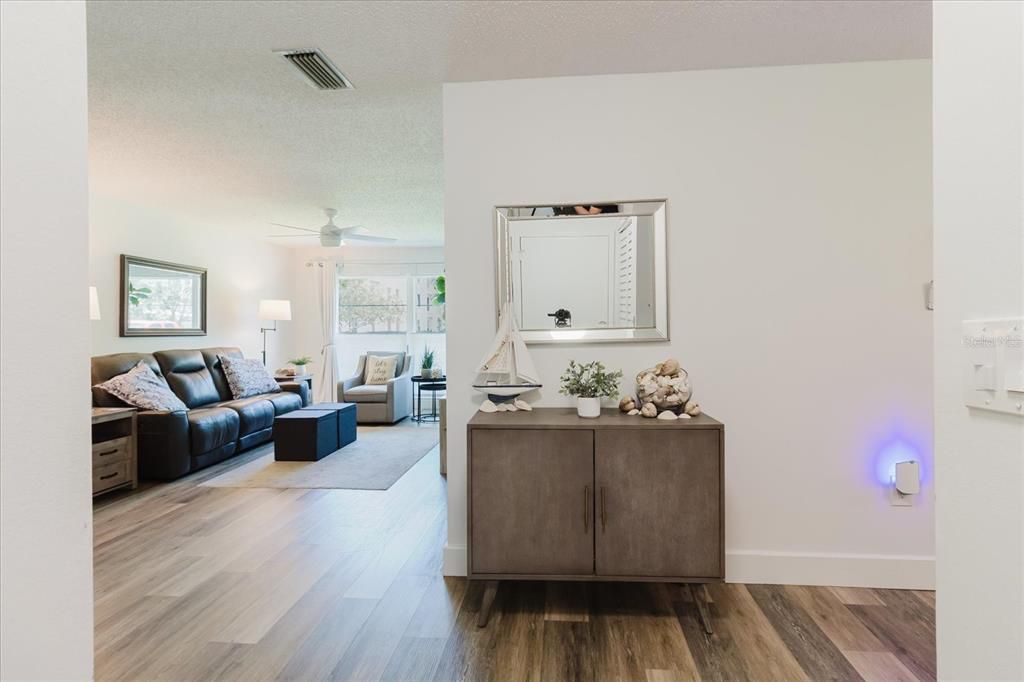 Active With Contract: $185,000 (2 beds, 1 baths, 930 Square Feet)