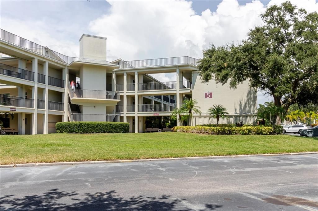 Active With Contract: $185,000 (2 beds, 1 baths, 930 Square Feet)