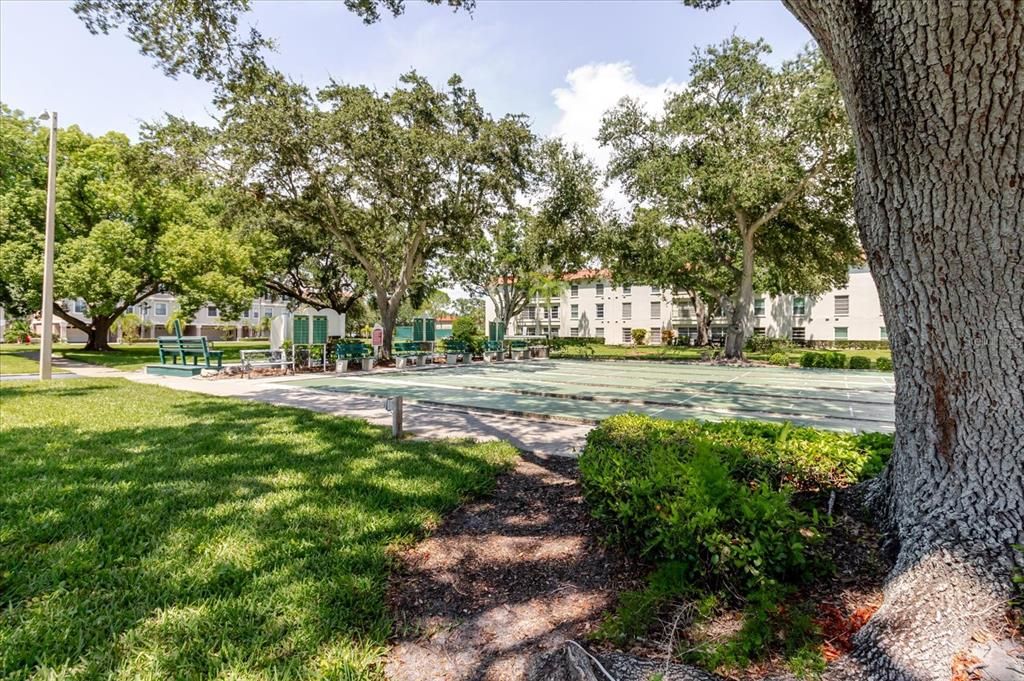 Active With Contract: $185,000 (2 beds, 1 baths, 930 Square Feet)