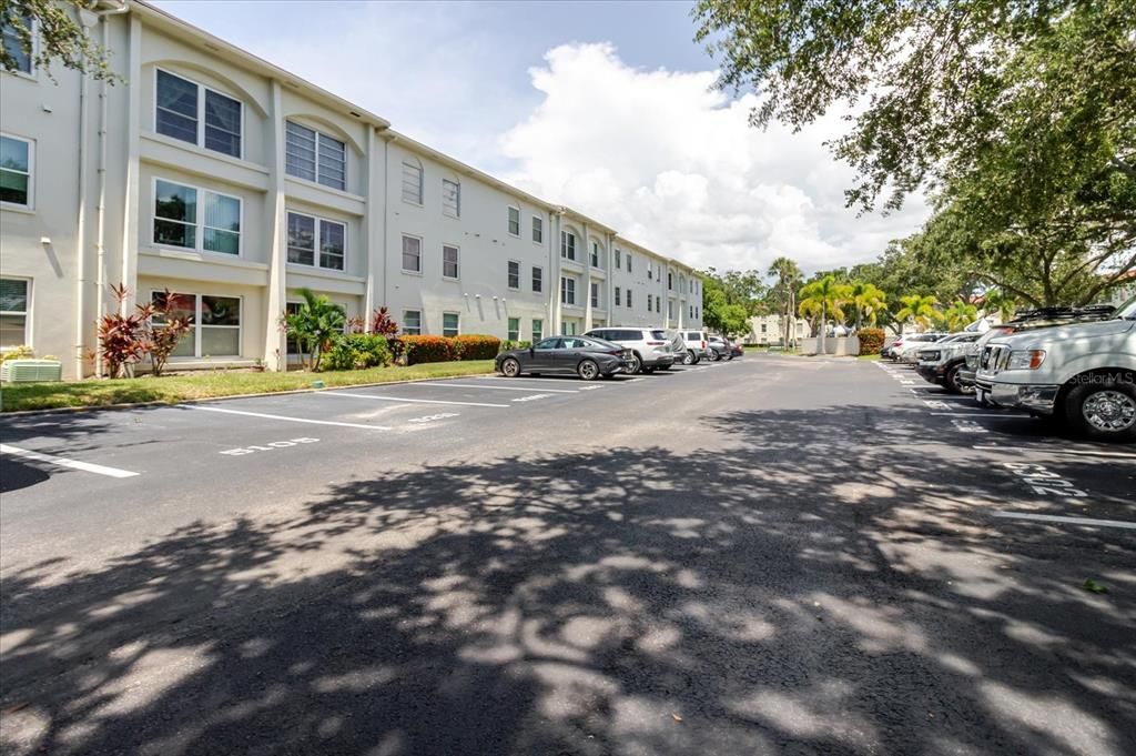 Active With Contract: $185,000 (2 beds, 1 baths, 930 Square Feet)