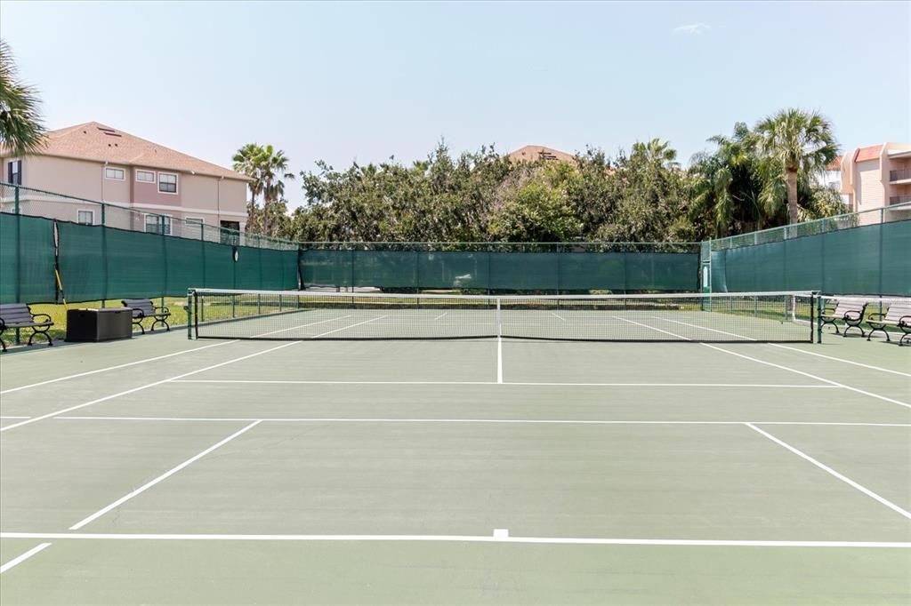 Active With Contract: $185,000 (2 beds, 1 baths, 930 Square Feet)