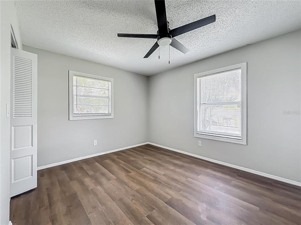 合同活跃: $189,500 (3 贝兹, 2 浴室, 1404 平方英尺)