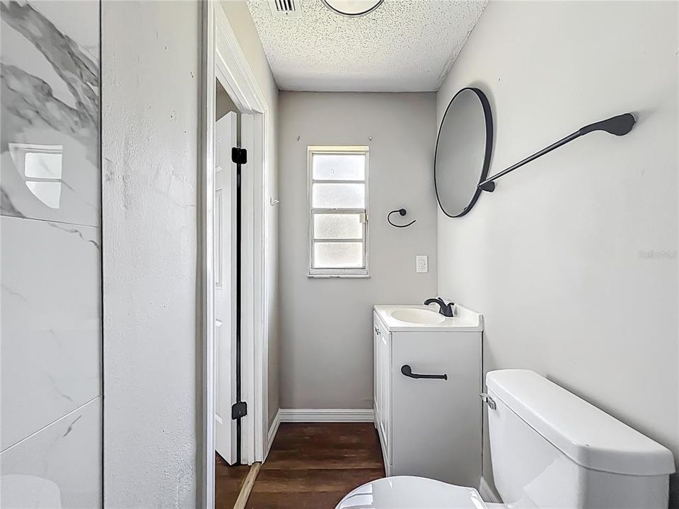 合同活跃: $189,500 (3 贝兹, 2 浴室, 1404 平方英尺)