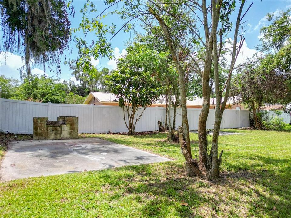 合同活跃: $189,500 (3 贝兹, 2 浴室, 1404 平方英尺)