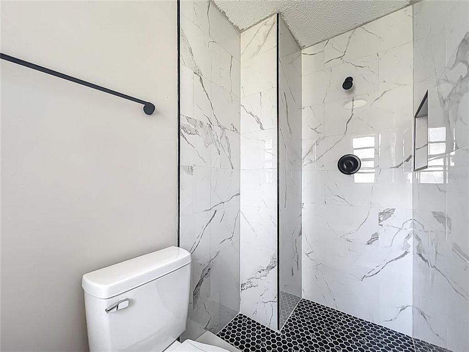 合同活跃: $189,500 (3 贝兹, 2 浴室, 1404 平方英尺)