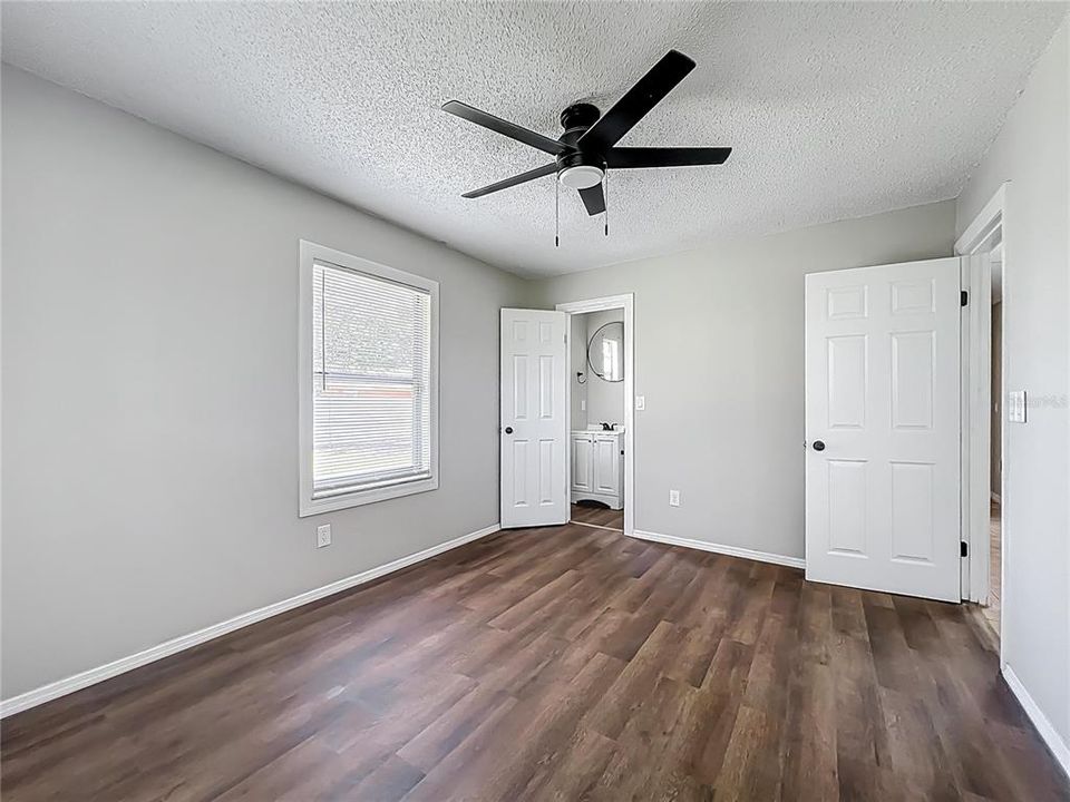 合同活跃: $189,500 (3 贝兹, 2 浴室, 1404 平方英尺)