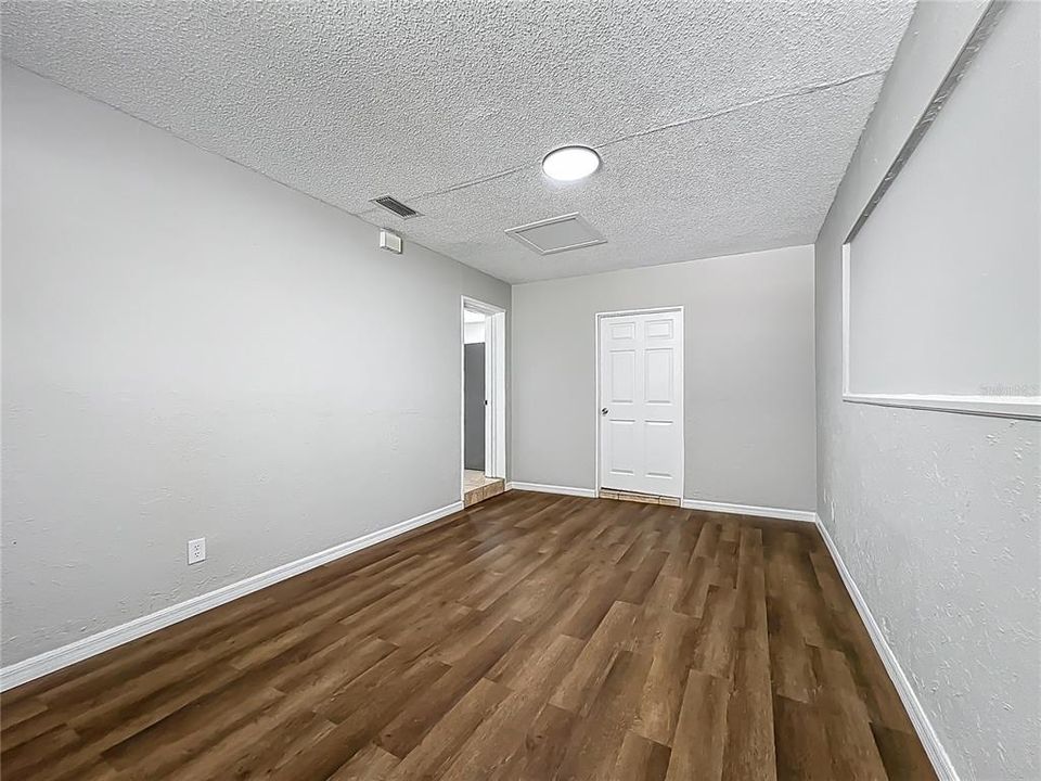 合同活跃: $189,500 (3 贝兹, 2 浴室, 1404 平方英尺)