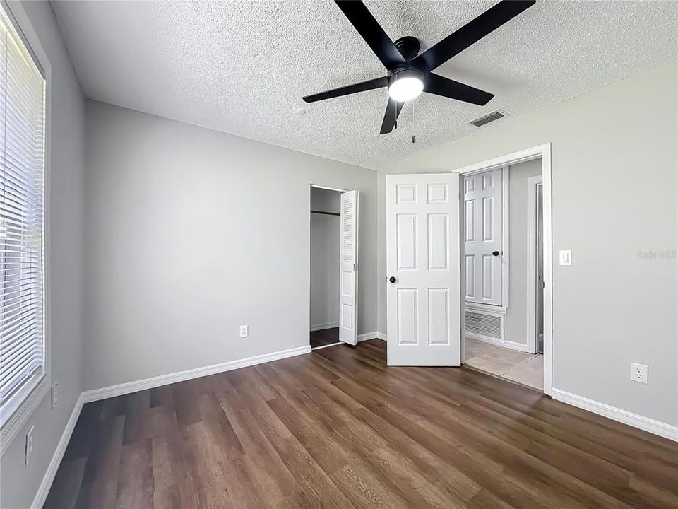 合同活跃: $189,500 (3 贝兹, 2 浴室, 1404 平方英尺)