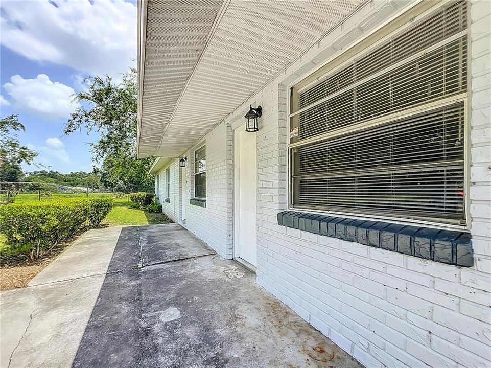 合同活跃: $189,500 (3 贝兹, 2 浴室, 1404 平方英尺)