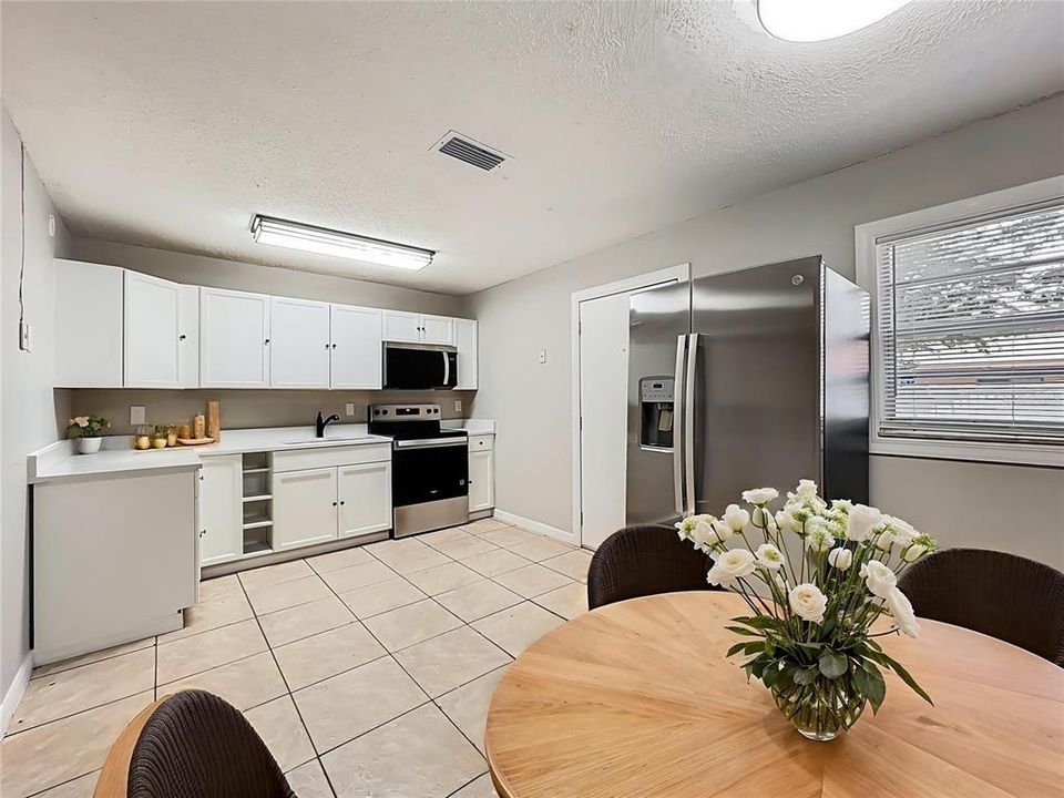 合同活跃: $189,500 (3 贝兹, 2 浴室, 1404 平方英尺)