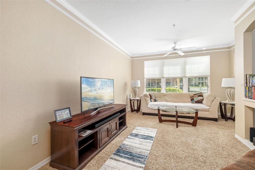 For Sale: $165,000 (1 beds, 1 baths, 759 Square Feet)