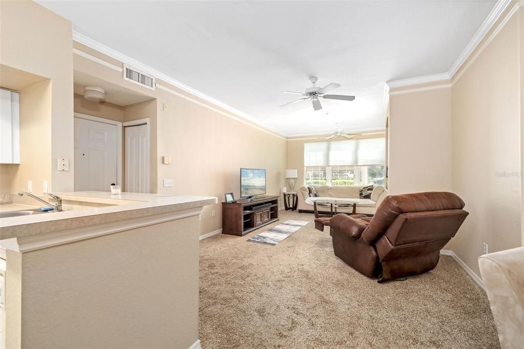 For Sale: $165,000 (1 beds, 1 baths, 759 Square Feet)