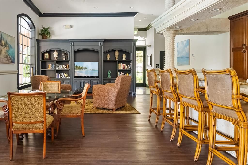 For Sale: $165,000 (1 beds, 1 baths, 759 Square Feet)