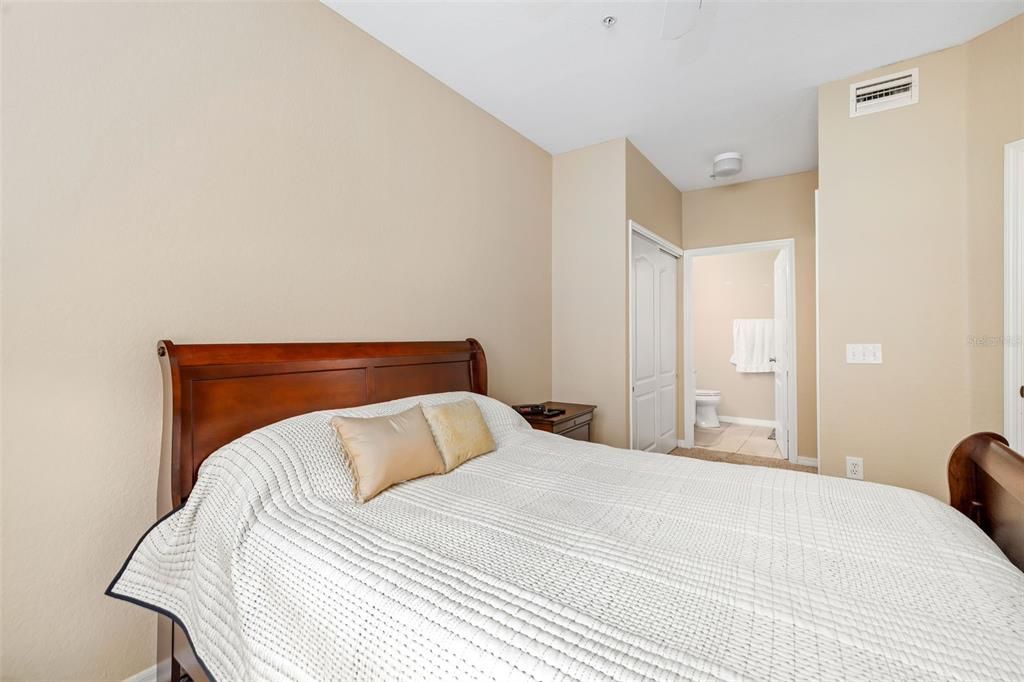 For Sale: $165,000 (1 beds, 1 baths, 759 Square Feet)