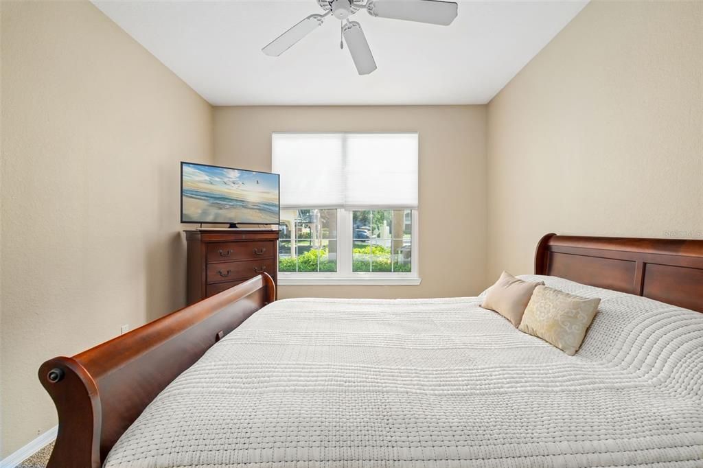 For Sale: $165,000 (1 beds, 1 baths, 759 Square Feet)