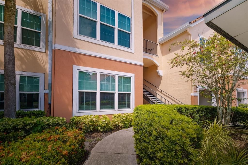 For Sale: $165,000 (1 beds, 1 baths, 759 Square Feet)