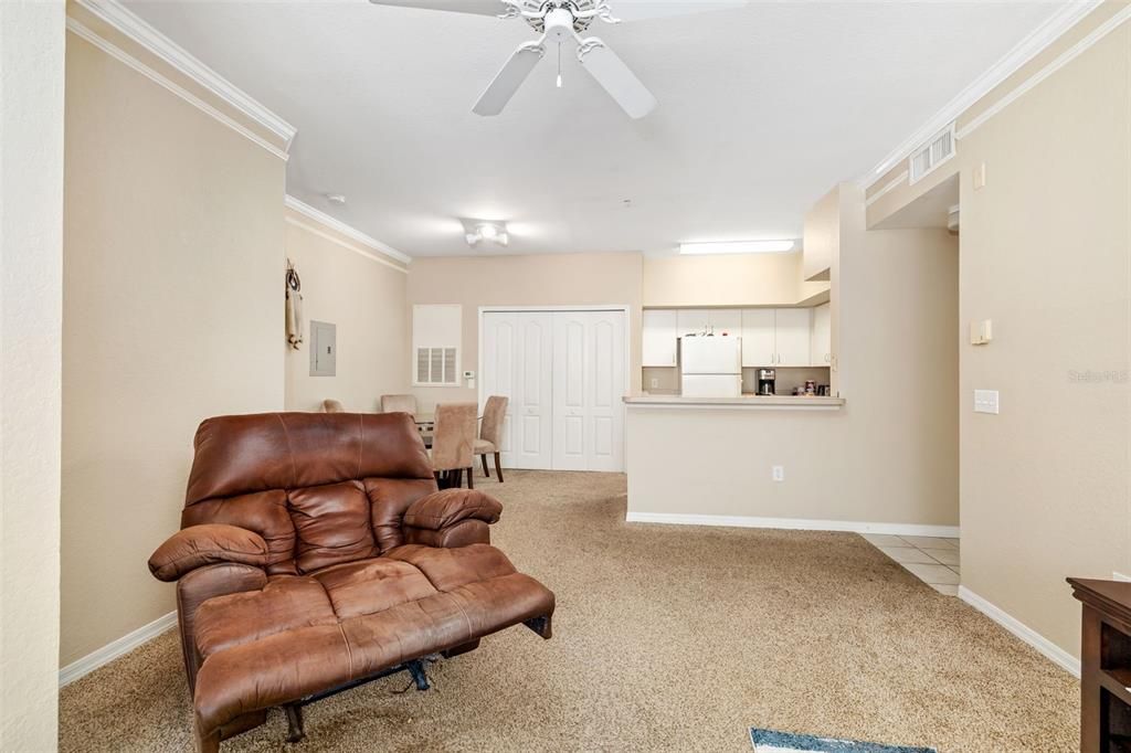 For Sale: $165,000 (1 beds, 1 baths, 759 Square Feet)