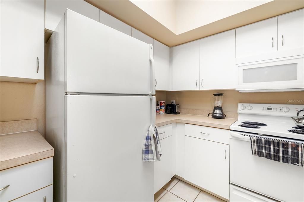 For Sale: $165,000 (1 beds, 1 baths, 759 Square Feet)