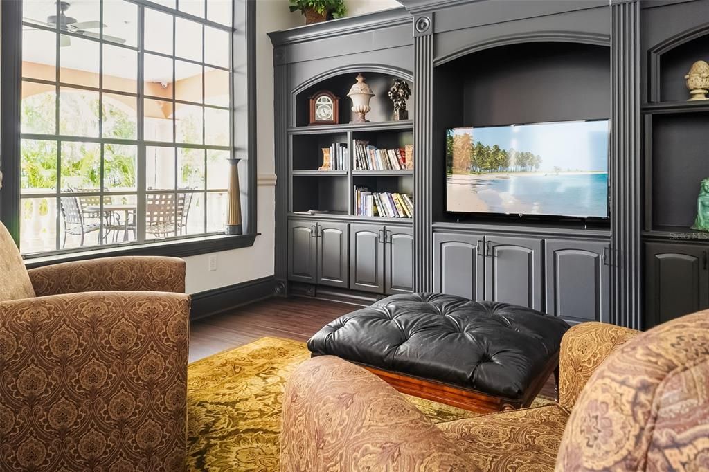 For Sale: $165,000 (1 beds, 1 baths, 759 Square Feet)