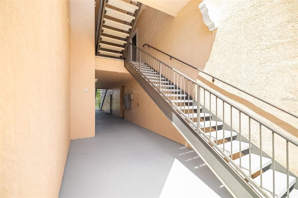 For Sale: $165,000 (1 beds, 1 baths, 759 Square Feet)