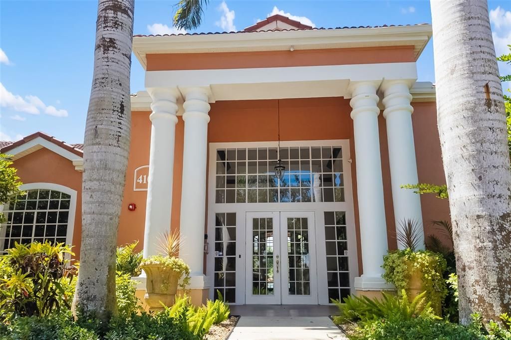 For Sale: $165,000 (1 beds, 1 baths, 759 Square Feet)