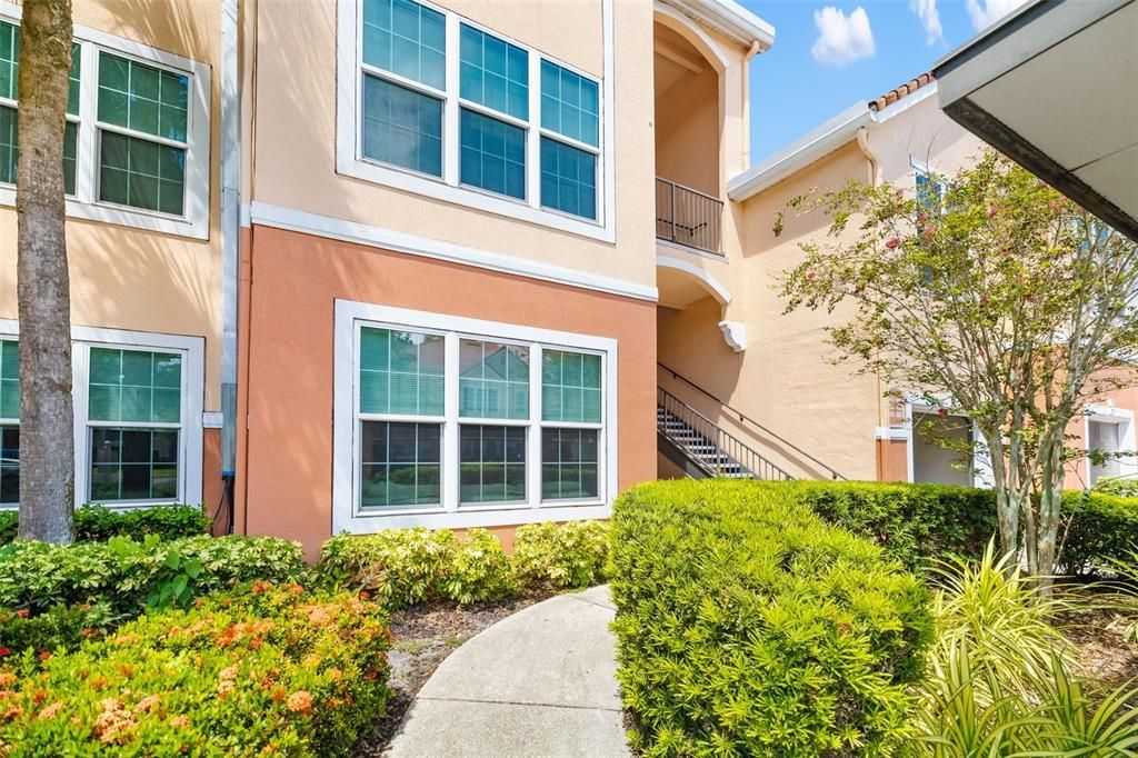 For Sale: $165,000 (1 beds, 1 baths, 759 Square Feet)