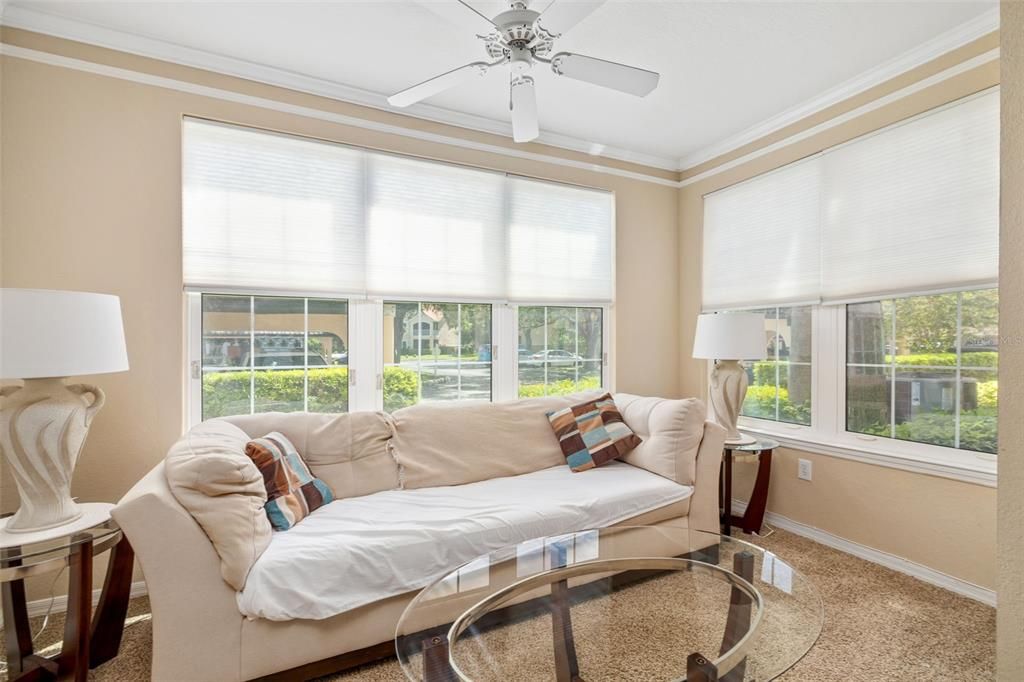 For Sale: $165,000 (1 beds, 1 baths, 759 Square Feet)