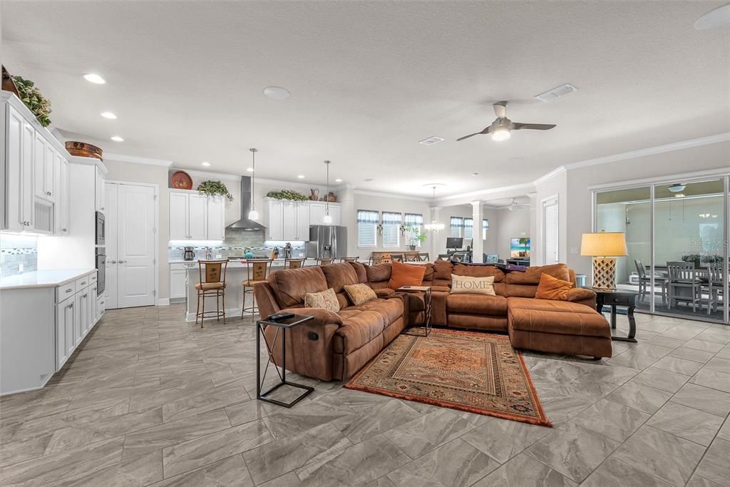 For Sale: $649,000 (2 beds, 2 baths, 2670 Square Feet)