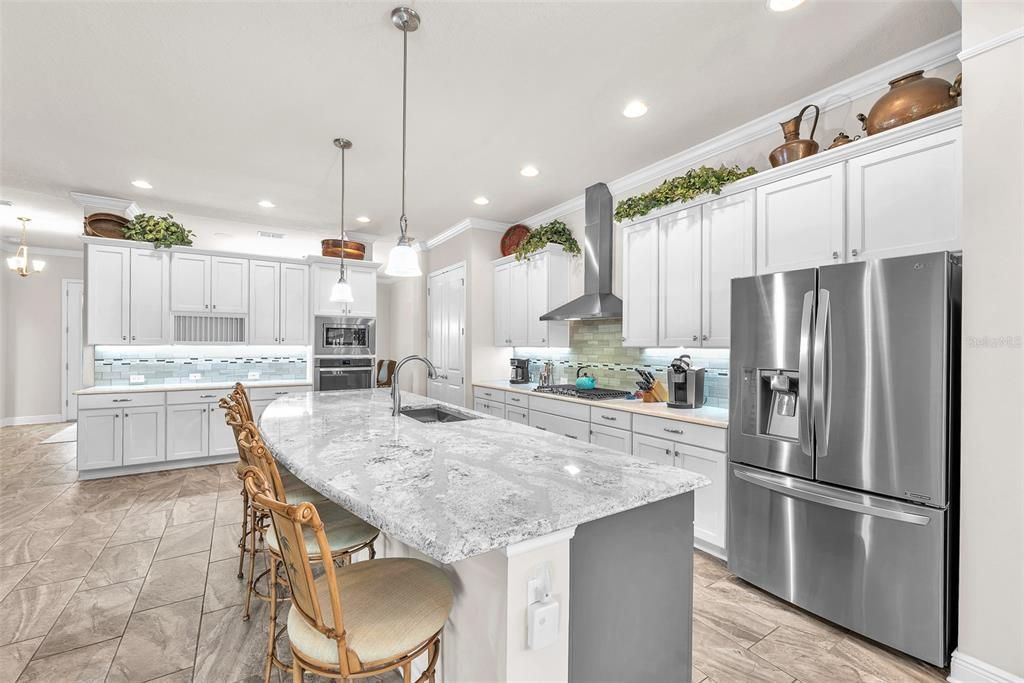 For Sale: $649,000 (2 beds, 2 baths, 2670 Square Feet)