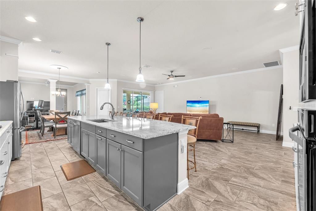 For Sale: $649,000 (2 beds, 2 baths, 2670 Square Feet)